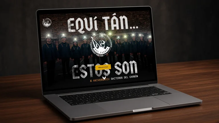 Portátil con la web de Gaiteros del Carbón: banda de gaitas y minería asturiana.