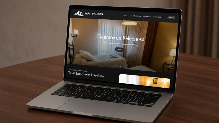 Portátil con la web de Peña Pandos: alojamiento de montaña en Felechosa.